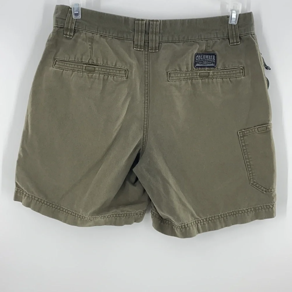 LOVE OF 3 PAIRS COLUMBIA SPORTSWEAR ARMY GREEN NAVY $ TAN SHORTS SIZE 32”